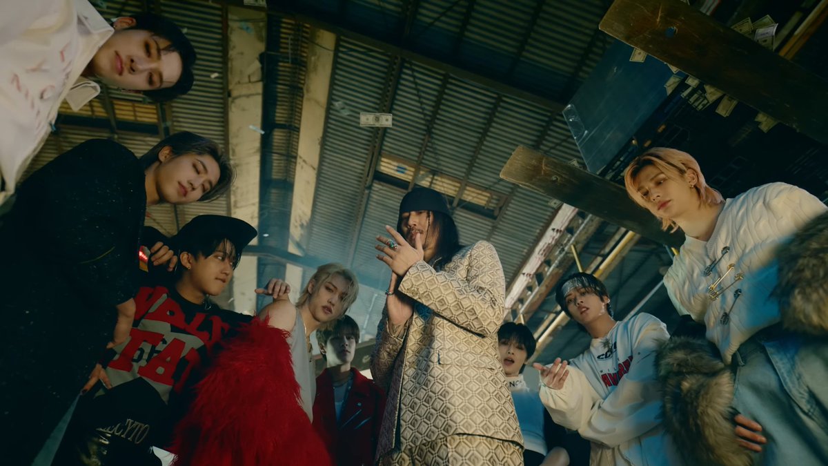 billboardskz's tweet photo. 'TOPLINE' by @Stray_Kids feat. Tiger JK (@DrunkenTigerJK) debuts #186 on Billboard Global Excl. US chart!

It is their 9th chart entry and 2nd non-single to do so, following 'VENOM.'

#StrayKids #S_Class #TOPLINE https://t.co/KoSej2B6nQ