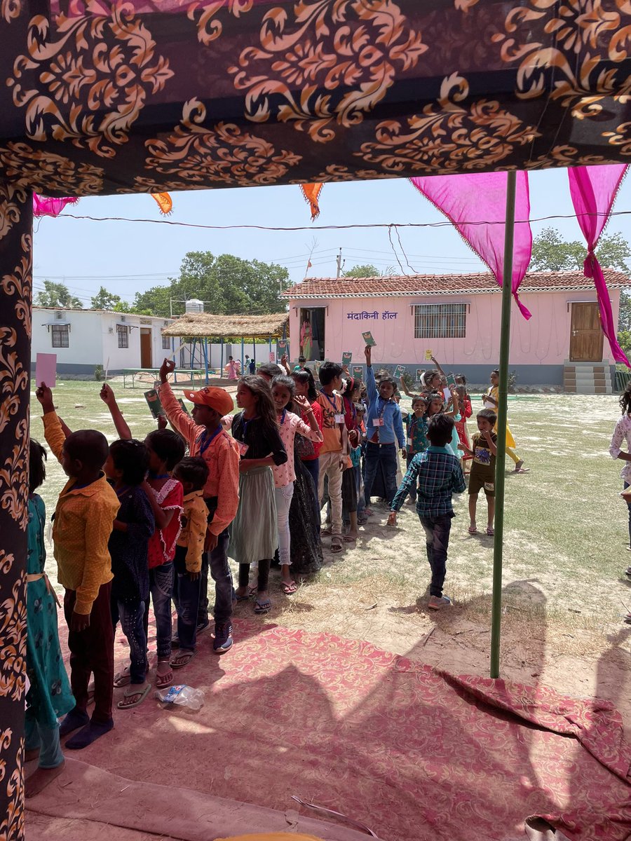 PRAYOG_India's tweet photo. Feeling Thankful for all the support over the 10 yrs journey of PRAYOG 🙏🏻
We will continue to make a difference to children’s lives via books and libraries 😇

#library #children #education #india #change https://t.co/D8uLM6hULU
