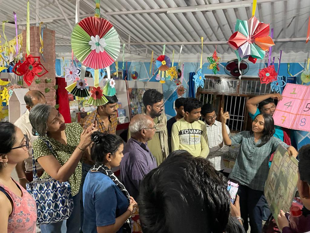 PRAYOG_India's tweet photo. Feeling Thankful for all the support over the 10 yrs journey of PRAYOG 🙏🏻
We will continue to make a difference to children’s lives via books and libraries 😇

#library #children #education #india #change https://t.co/D8uLM6hULU