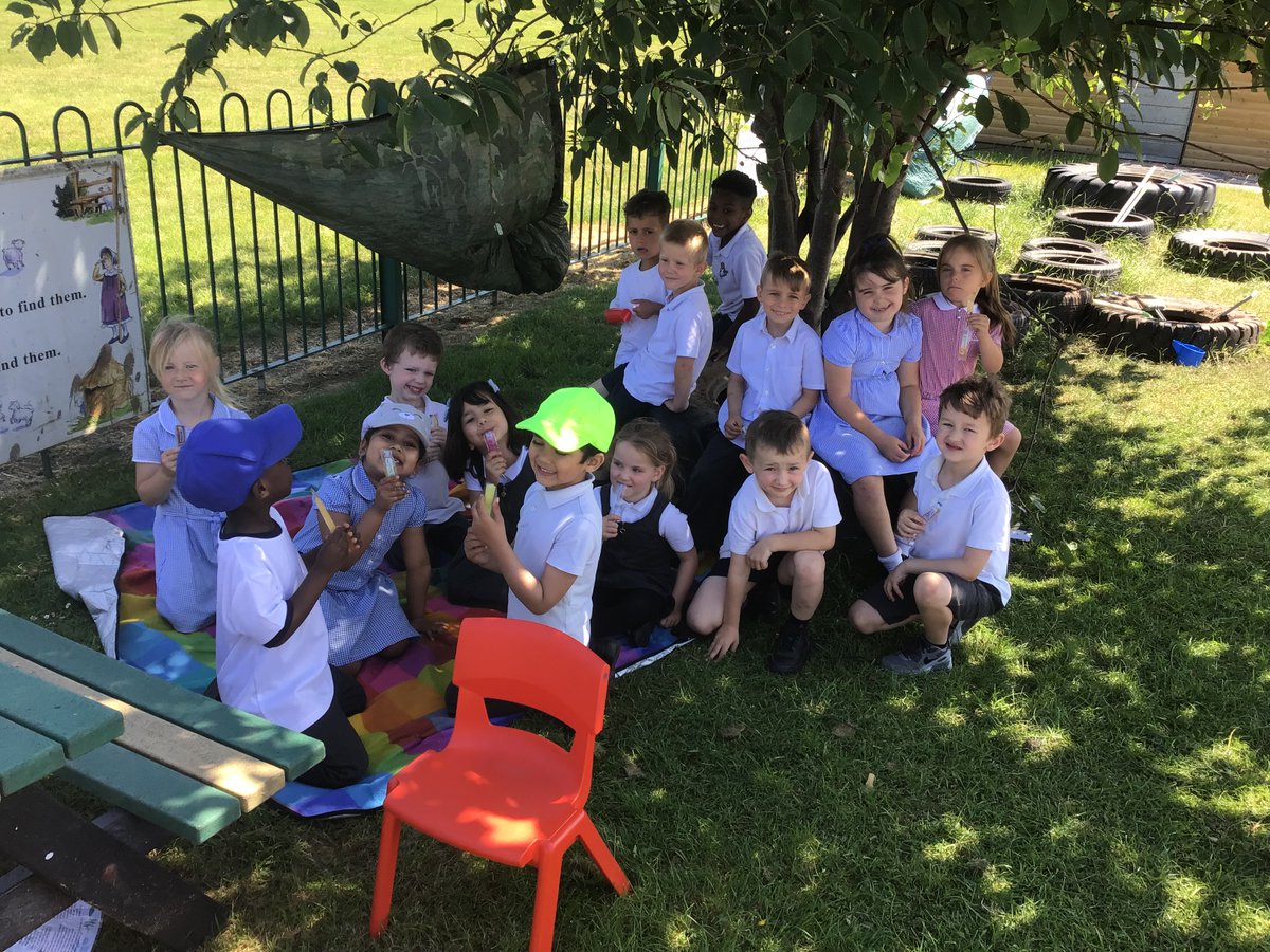 easterside_a's tweet photo. We have been practising counting doubles this week. Today we used our knowledge of doubles to count out the pennies to buy an ice pop. They were delicious!😋 ☀️ 🍦 #EastersideEarlyYears #EastersideMaths https://t.co/S643guCWNr
