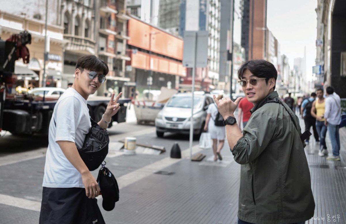 thebatt_'s tweet image. photo by 옹성우 📸

ชอบที่พี่องมักจะเดินอยู่ข้างหลัง ซึมซับบรรยากาศเมืองที่ไป ถ่ายนู่นถ่ายนี่ไปเรื่อย แล้วถ่ายผู้ร่วมทริปจากข้างหลังแบบนี้ ทั้งทริปเกียวโตกับครอบครัว ทริปอาเจนกับซอนเบนิม น่ารักมากๆ เป็นสวีทบอยที่สุดเลย

#SeeOngSoon (-16) ♡