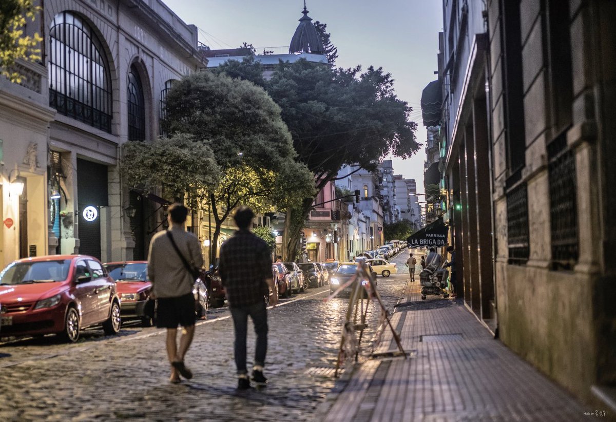 thebatt_'s tweet image. photo by 옹성우 📸

ชอบที่พี่องมักจะเดินอยู่ข้างหลัง ซึมซับบรรยากาศเมืองที่ไป ถ่ายนู่นถ่ายนี่ไปเรื่อย แล้วถ่ายผู้ร่วมทริปจากข้างหลังแบบนี้ ทั้งทริปเกียวโตกับครอบครัว ทริปอาเจนกับซอนเบนิม น่ารักมากๆ เป็นสวีทบอยที่สุดเลย

#SeeOngSoon (-16) ♡