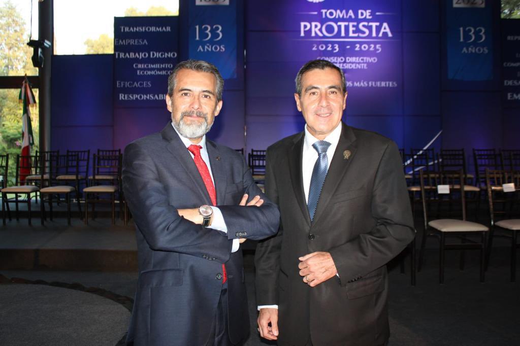 CoparmexPdtePue's tweet photo. Un gran evento el que organizaron nuestros amigos de @CANACOPUEBLA1, excelente convocatoria, felicidades al nuevo #Consejo y a @JPCISNEROSM por su toma de protesta.

Toño Prósperi, deja una cámara fuerte y unida.

Felicidades y mucho éxito! https://t.co/oVODw5xIvH