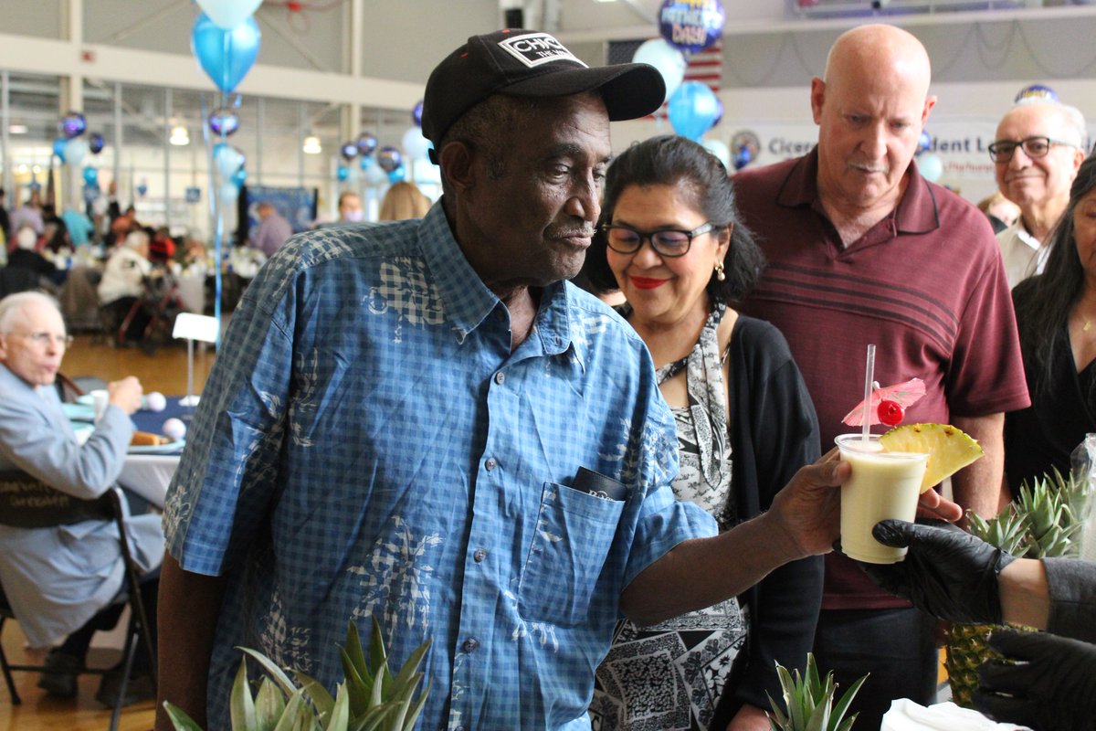 D99Cicero's tweet photo. SERVING SENIORS A FATHER'S DAY BBQ 👨‍🍳

@D99Cicero alumni and staff gathered at the @TownofCicero 's Community Center to serve Cicero's senior citizens a #FathersDay BBQ and some piña coladas! 🍔🍍

Thank you for continuing to give back to those who have done so much for us! https://t.co/8vJf0YXW2f