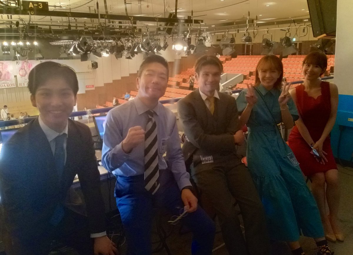 nao_kick's tweet photo. 今日の実況解説チーム。
華やかな実況席でした。
#k1wgp #krush150 https://t.co/bzYBIoV9SI