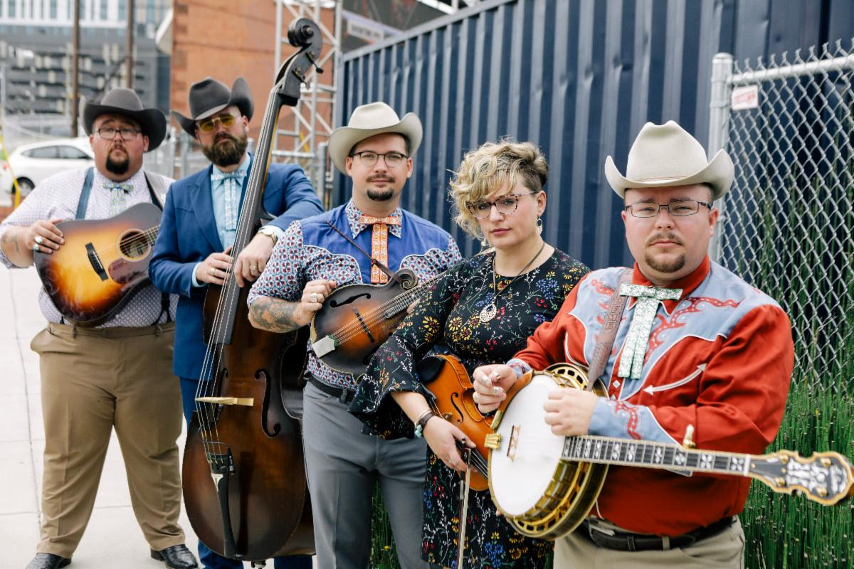 LR_Sessions's tweet photo. 🎵📺 Today's the day! 🤩 Join me tonight as we groove to the electrifying tunes of The Po' Ramblin Boys on WKYU 24.1! 🎻🔥 Get ready for an unforgettable musical experience starting at [insert time] CST/EST.  Don't miss out on this incredible show! 🎶✨ #PoRamblinBoys #LiveMusic https://t.co/chvAxNO1CH