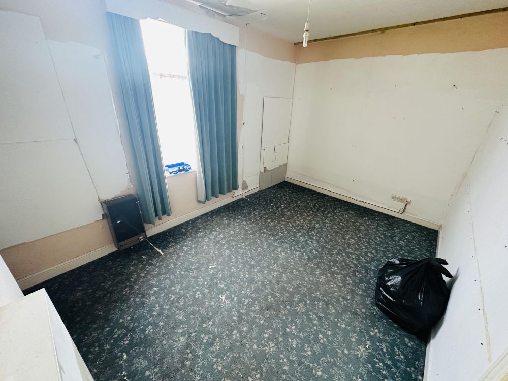 NEW TRADITIONAL AUCTION LOT - GUIDE PRICE; £20,000
- THREE BEDROOMS
- BACK-TO-BACK END TERRACE
- REQUIRES MODERNISATION
- CLOSE TO LOCAL AMENITIES
- COUNCIL TAX - A
- EPC - E
sharpesauctions.co.uk/.../52-morning…
#propertyauction #propertyauctioneers #yorkshireproperty #propertyhunters