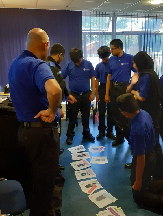 CadetsWMP's tweet photo. Our more senior Cadets assisted with drill and #1BE @Cadetwmp @StechfordWMP last night,  reviewing their knowledge of the @WMPolice  Rank Structure &amp; phonetics  #WeAreReady #WeWillSmash this ! @CSuptMatShaer @NationalVPC 👏💙👮‍♀️🚨👮‍♂️👏 https://t.co/rRlShljtMt