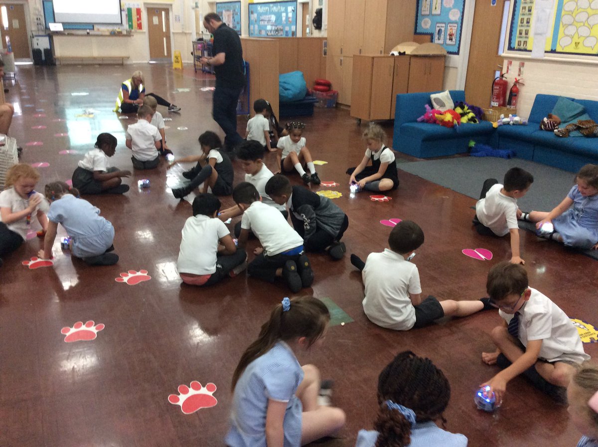 GSPSNewZealand's tweet photo. We have loved our computing session with the beebots. We have been using our Mathematical vocabulary to code and control them to make them move. #GSPSCOMPUTING @GwladysStPrim https://t.co/xoXRke1wOc