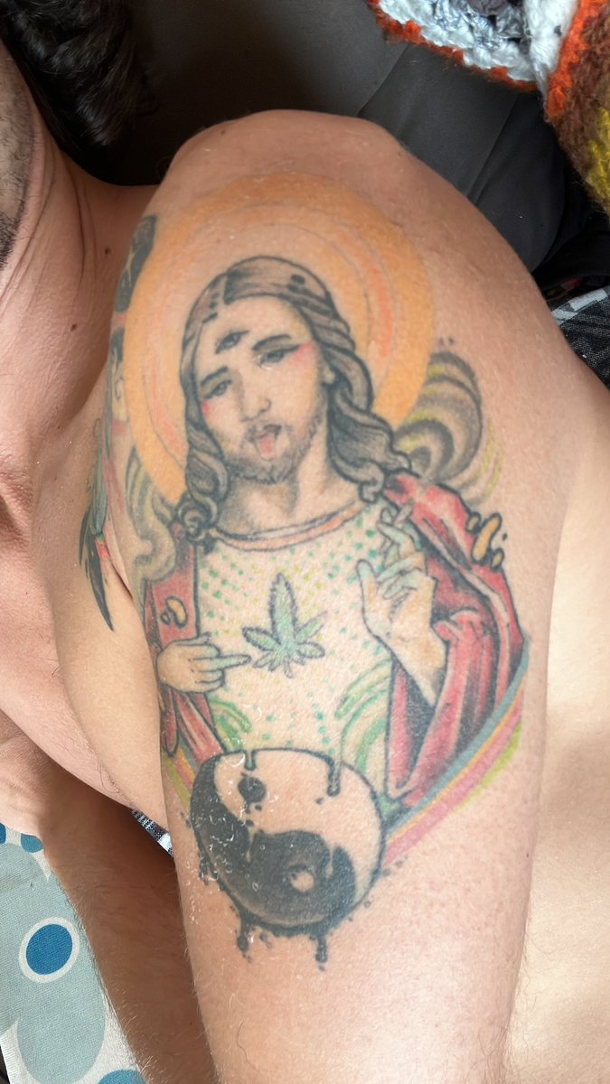 SaulinaMarc's tweet photo. Si quereis le pregunto a Jesus, lo tengo aqui al lao https://t.co/xjVf5lfScR