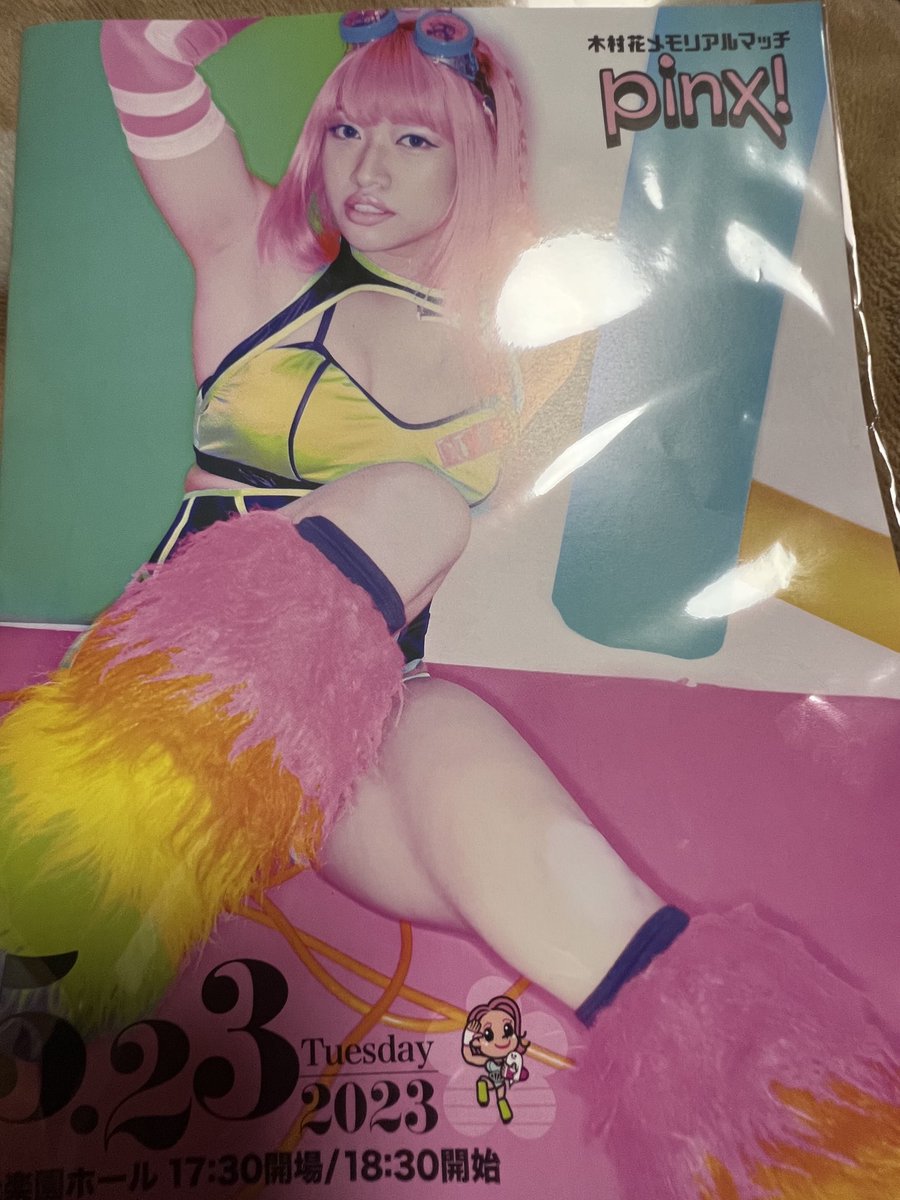 fumikudesucanon's tweet photo. お迎えする事が出来ました🥰
響子さんの暖か〜いメッセージ🥰
ガイドブックの冒頭の小波さんの対談を読んでると…🥹
叫女さんの手紙で，それでモネさんがあのコスチュームを着てたのが分かった🥹
この目で1度は試合を見たかったな🥹
皆んな花ちゃんを忘れないからね🥰
ま　た　ね　🖐️
#木村花
#pinx! https://t.co/J3hAKksfvY