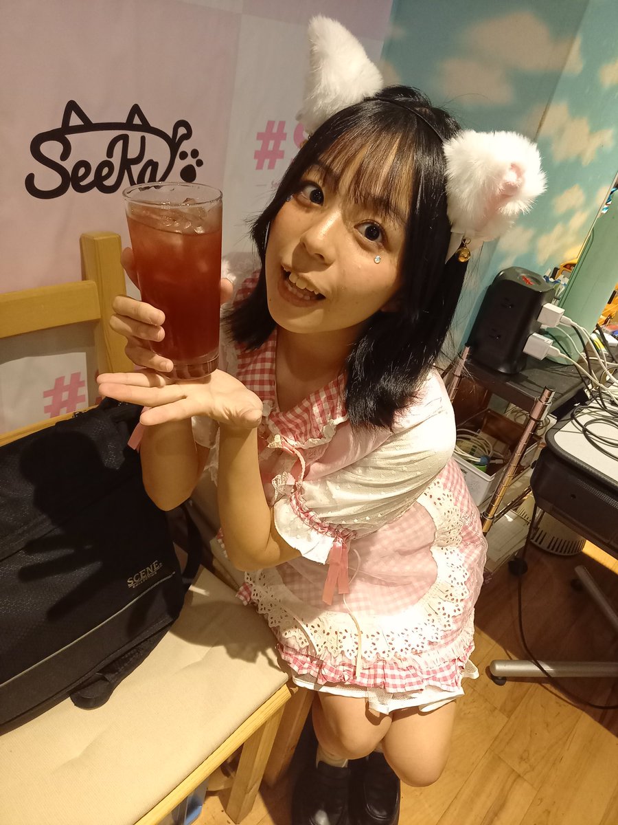 kengo_train's tweet image. ゆりす@yurisu_1027が勤めるコンカフェ シーカに初来店
今日もゆりすかわい過ぎた！
ゆりすお手製オムライスを頂いた🤤
衣装チェンジもしてくれてチャイナ衣装に変身😊
次はライブかなー
リク撮かなー🙄
遅くまでお疲れさま！

#コンカフェ 
#Seeka