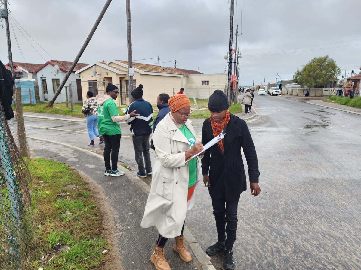In F1 Amajita are on their way 2 celebrate their mate's birthday & we suggested that they honor his day & the youth of 1976 by taking the 1st step of Action, sign up as members of @Action4SA & register to VOTE! 🔥💚💚🔥💯 #ActionSAInTheWesternCape #ActionSAYouthVoterRegistration