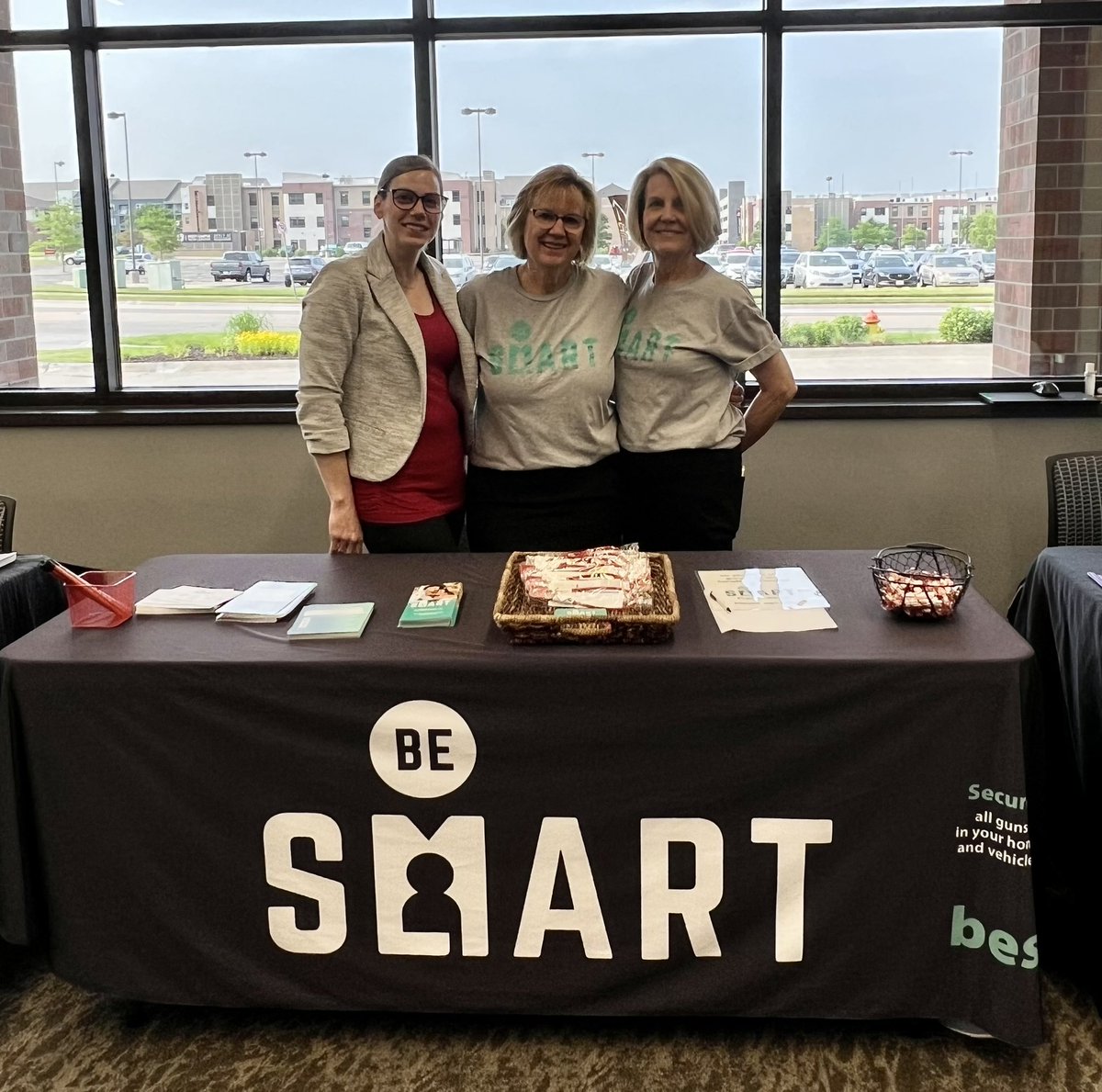 It’s a beautiful day in Omaha, and a perfect time to spread the @MomsDemand #BeSMART message of #GunSafety to medical professionals at the @ChildrensOmaha Pediatric Trauma Conference. Safe gun storage saves lives. We ALL have an obligation to protect our youth from #GunViolence