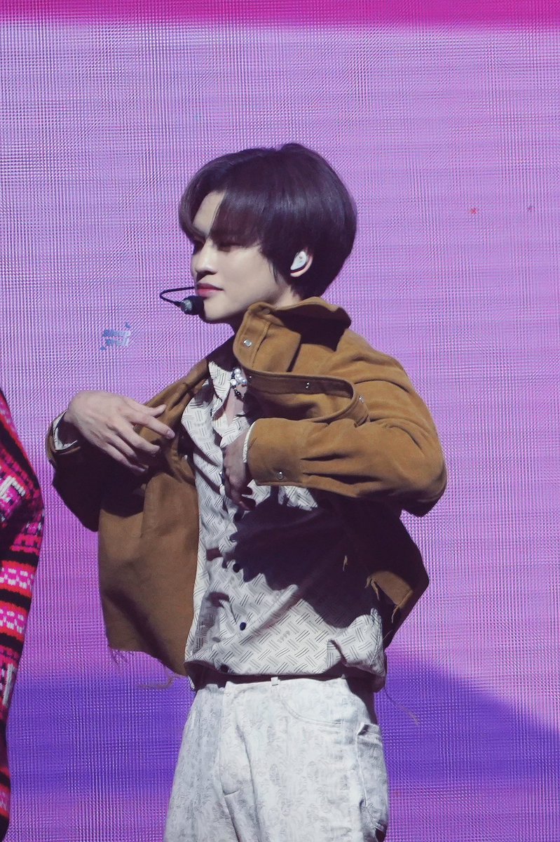 230616 롯데패밀리 

옷 정리중..귀엽🥺
#엔시티드림 #nctdream #CHENLE #천러 #钟辰乐