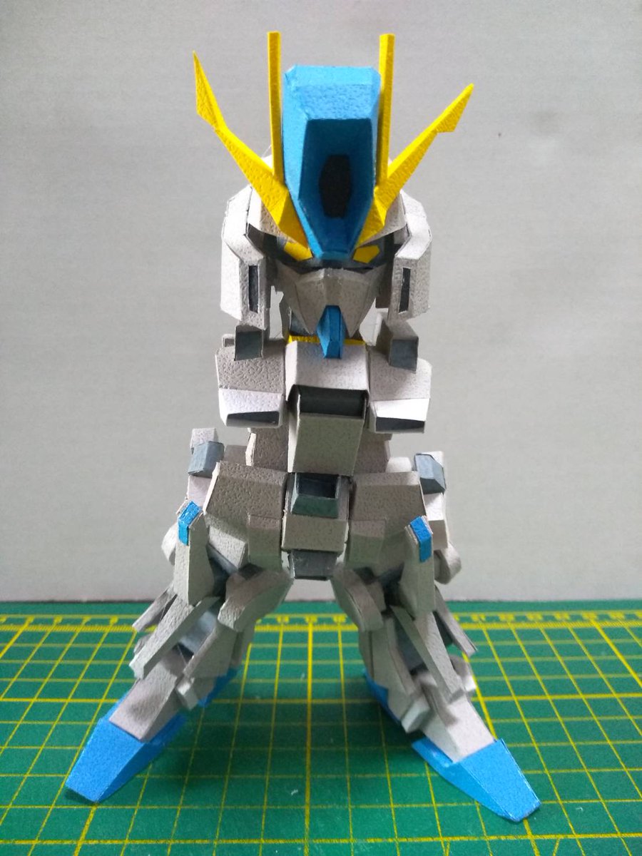 383849's tweet photo. 進捗です。二週間ぐらい停滞したSD FAZZの再開です。足完成しました。半年前の前作も並べた、全然進歩がないです。まだ先は長いなぁ。
@toyoppe https://t.co/WfowcdSJnH