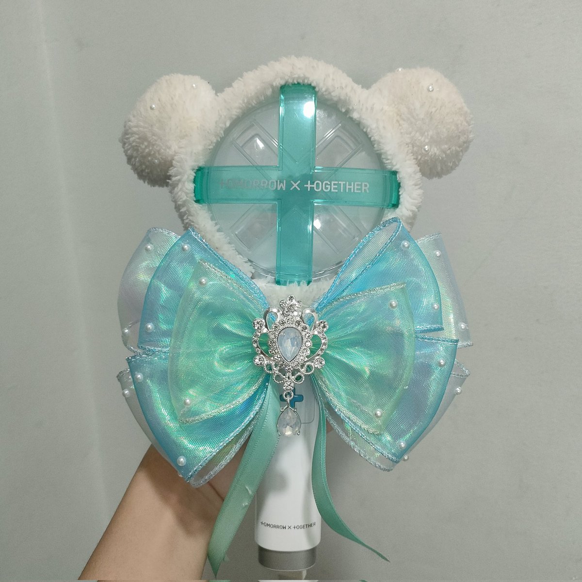 pixieecloset's tweet photo. wts lfb #pixieeribbons
LIGHTSTICK RIBBON🎀
✧⁠*~ for moabong / txt lightstick

✧280 pesos each
✧240 without gem/jewel
✧mop: PAYO(Gcash)
✧mod: direct ggx, lazada co, grab express/lalamove(sdd)

pls help rt, thank u^^
batch 2 ribbons https://t.co/xKGFXwtK2l
