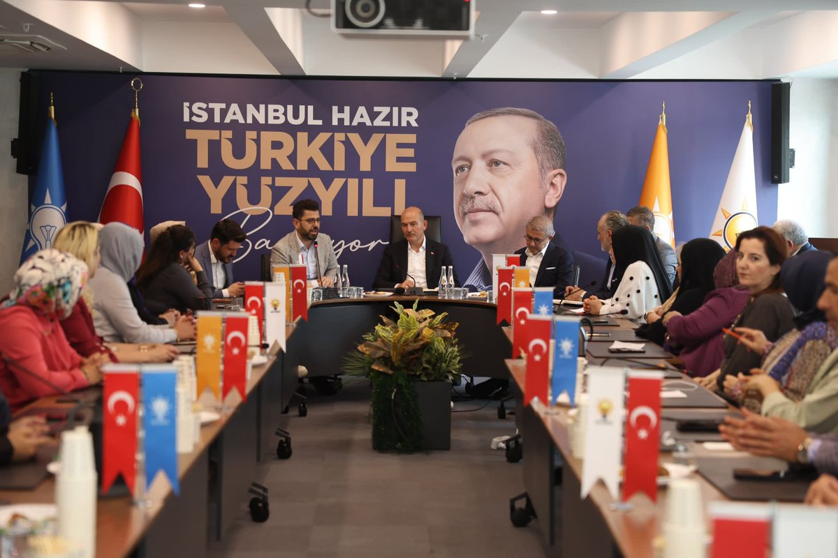 suleymansoylu's tweet photo. İstanbul’da sorumlusu olduğumuz Eyüpsultan ilçesinde üç kademe yönetim kurulu üyelerimiz ve mahalle başkanlarımızla bir aradayız https://t.co/nJn9HDkC6l