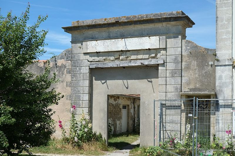 MonumentumFr's tweet photo. Caserne Montalembert à #IledAix (#CharenteMaritime) Caserne Montalembert : inscription par arrêté du 5 mai 1931.
Suite 👉 https://t.co/W7n4G34uW3
#Patrimoine #MonumentHistorique https://t.co/ZIyBrOegoq