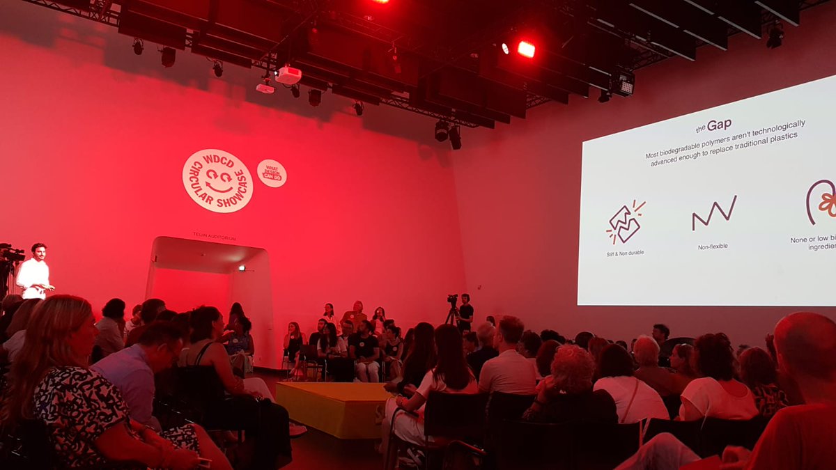WhatDesignCanDo's tweet image. Now on stage: Tzachi from @BalenaScience (wearing their awesome new sneakers!). Balena created a durable, flexible and bio-based plastic alternative: BioCir. #WDCDCircularShowcase