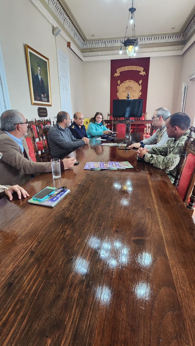 INE Uruguay tweet media