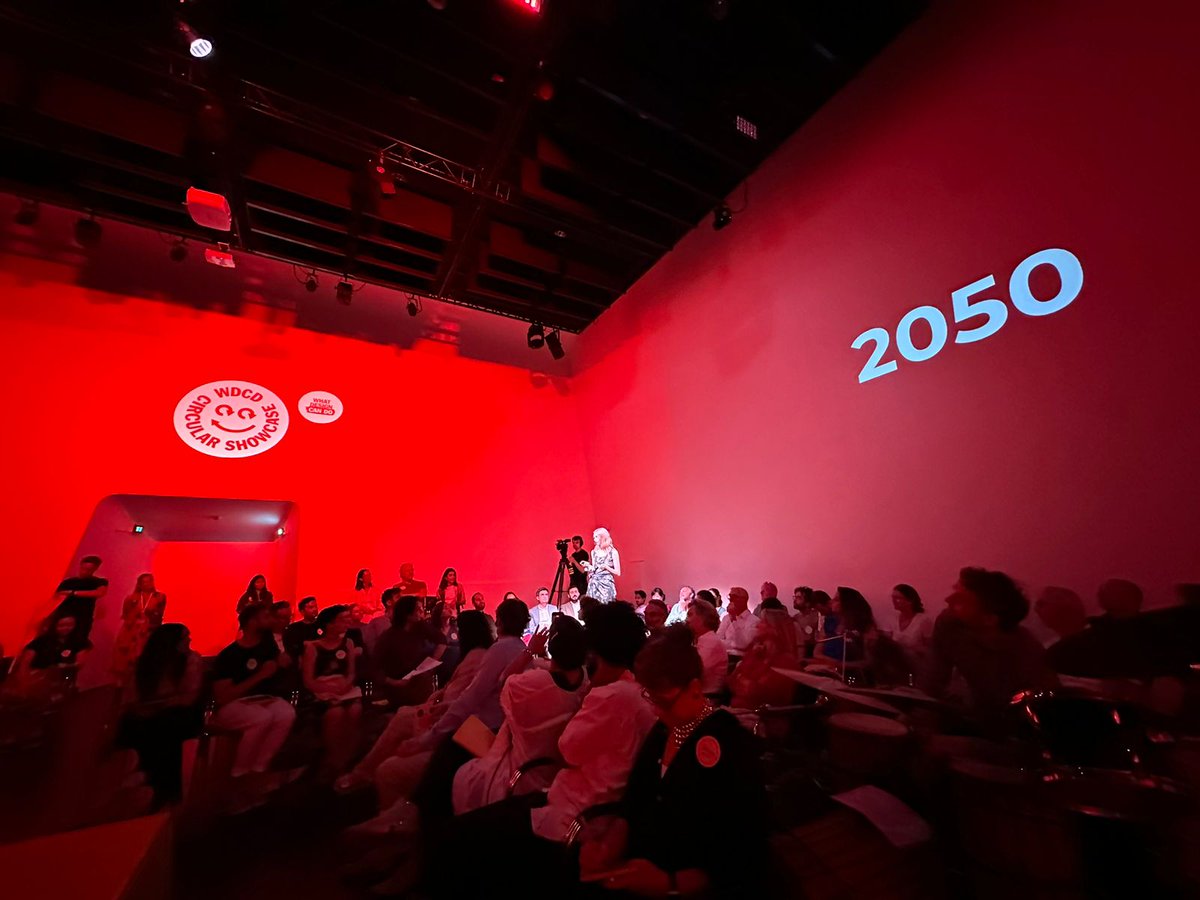 WhatDesignCanDo's tweet image. “Let’s not wait for doomsday, let’s create landless food.” – Algi enthusiast, food lover, and designer Malu Luecking is creating food without fertile soil. She&apos;s experimenting with Landless Food: introducing us to microalgae with delicious flavours. #WDCDCircularShowcase