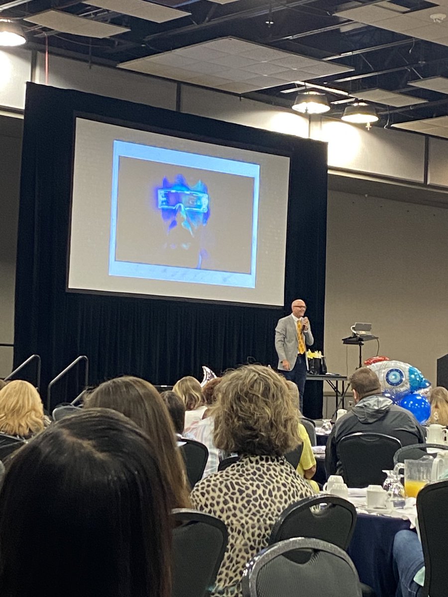 TechCoachSCCS's tweet image. Fantastic closing session with ⁦@jmattmiller⁩! #AETC2023