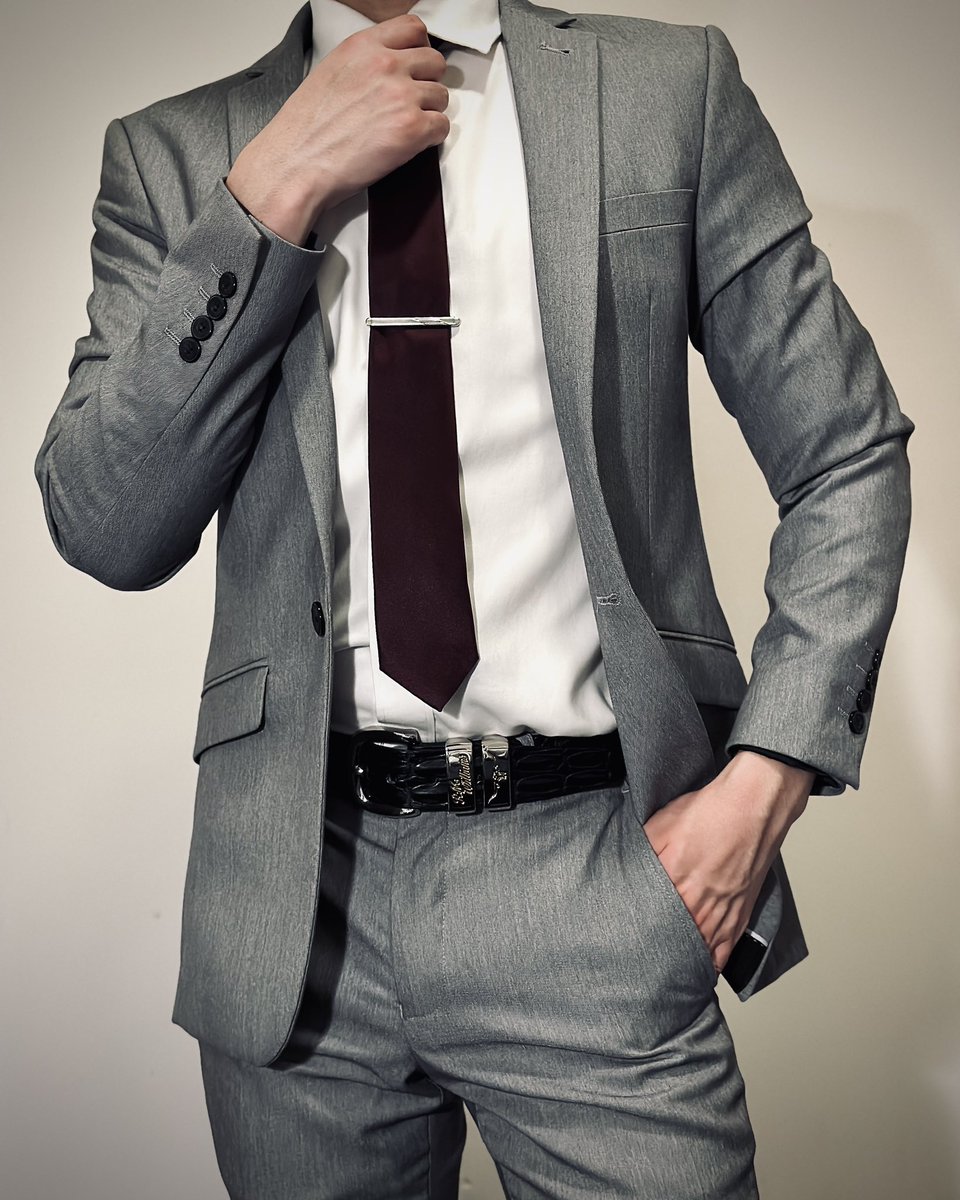 First time on Twitter…let’s get this show on the road 😈 who’s ready for some suited fun? Feel free to slide into my DMs