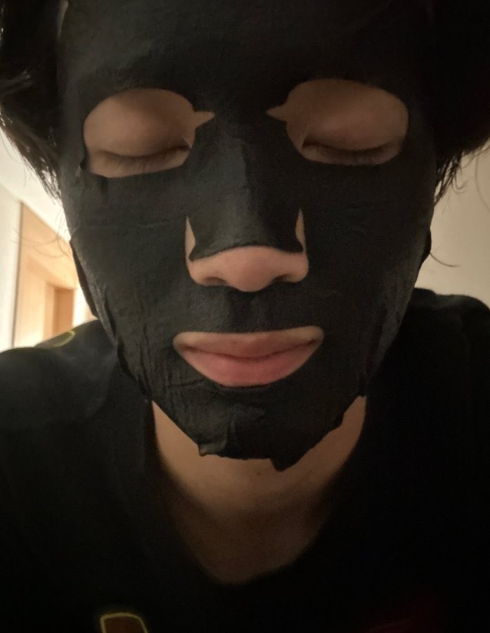 haechan selca with face mask >>>