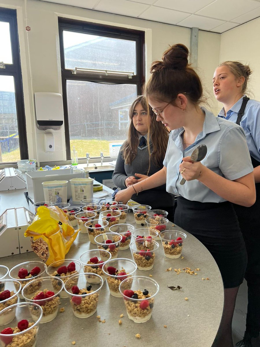 CyfarthfaHigh's tweet photo. Our Health and Wellbeing team were promoting #HealthyEatingWeek with lots of nutritional snacks at break time today #eatwell #fruityfresh https://t.co/z11LmLkPjd