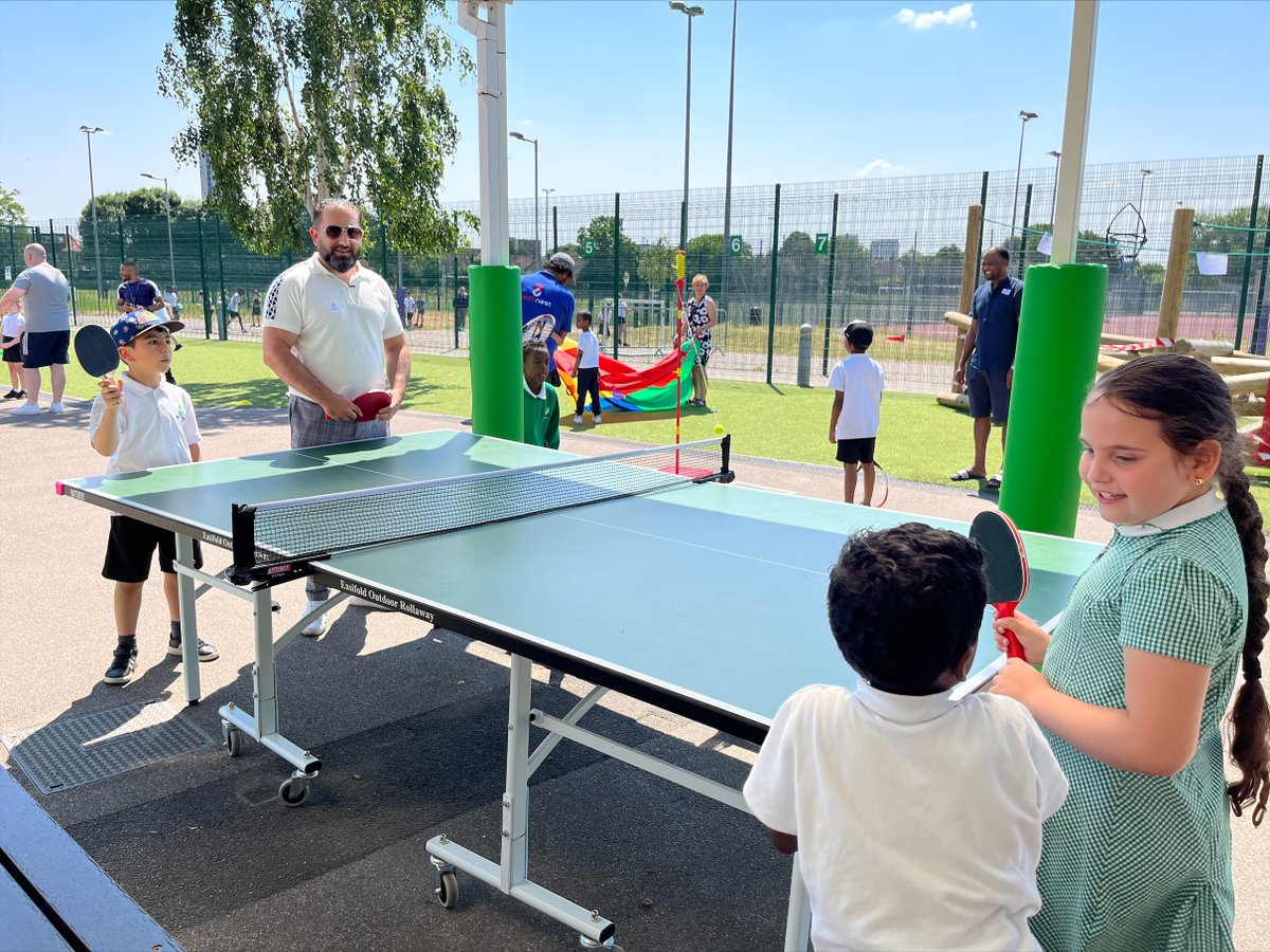 DeltaPrimary's tweet image. It was great to see so many Dads, Grandads, Uncles and Mums at Year 2's Father's Day stay and play session. Children and their adults enjoyed a variety of outdoor games in the sunshine.