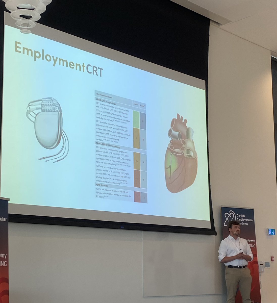 Rising star 💫 @HenrikLBjerre presenting two exciting #CRT studies at #DCAsummermeeting23 One about return to work following CRT, and one about de novo and upgrade CRT 🫀 Looking forward to read the papers! 🤩 @DCAcademyDK @AUHCardio @AU_CVNetwork #Epeeps