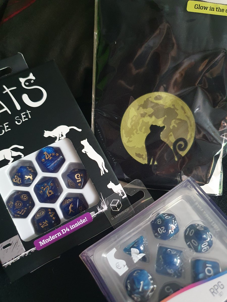 Freddygrafie's tweet photo. Da mich @der_Capri ja infiziert hat und ich jetzt tatsächlich auch Team Rollenspiel bin, mussten dringend mal ein paar eigene Würfel her. 😍 Zumal demnächst eine dnd Runde mit meinen Mädels geplant ist! #pnp #catdice https://t.co/hghK8B2iw1