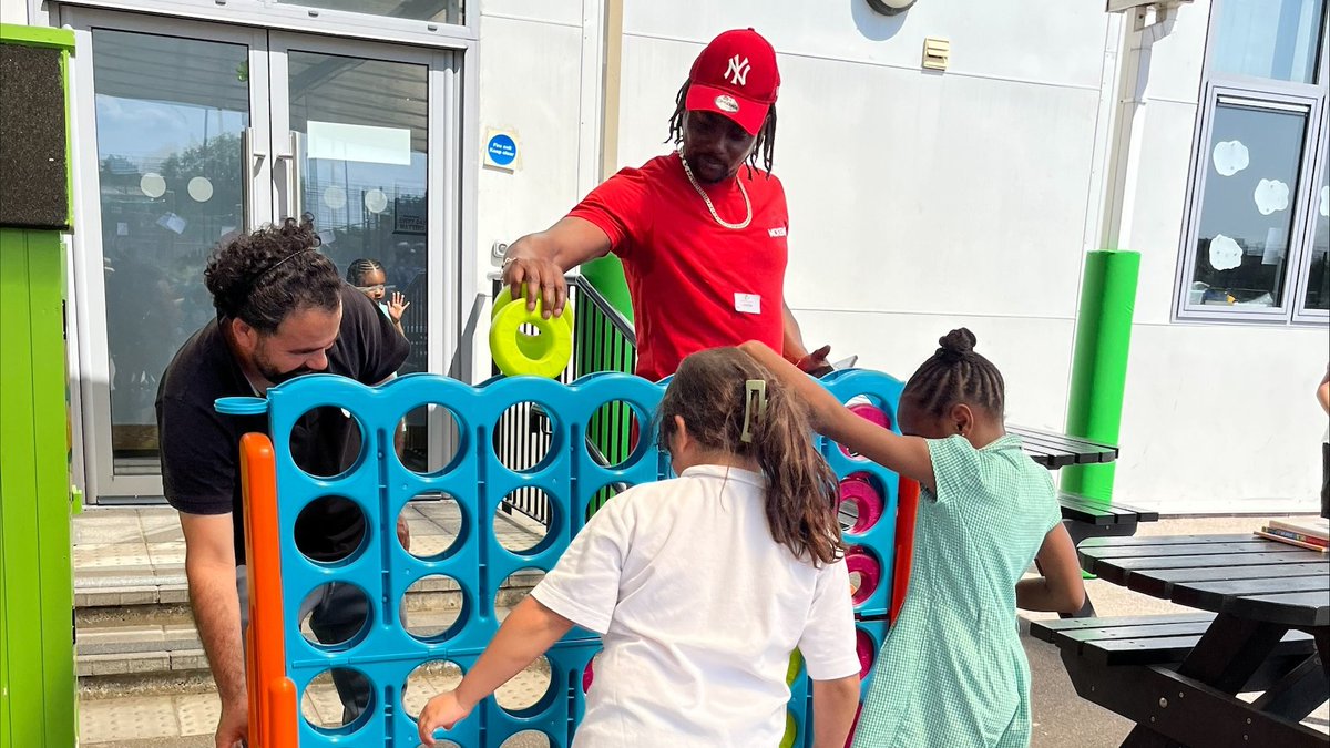 DeltaPrimary's tweet image. It was great to see so many Dads, Grandads, Uncles and Mums at Year 2's Father's Day stay and play session. Children and their adults enjoyed a variety of outdoor games in the sunshine.