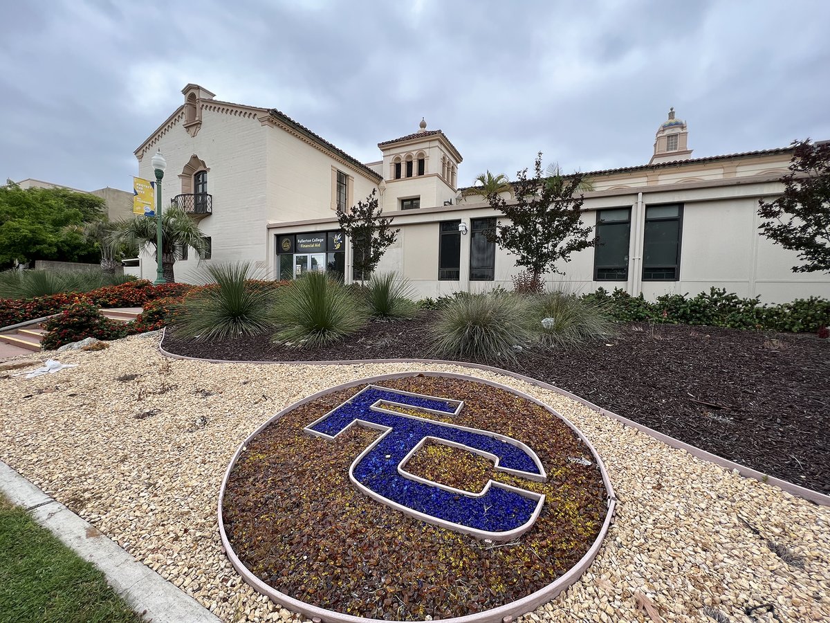FullColl's tweet image. #JuneGloom is in full effect at #FullertonCollege! ☁️

Reminder: Campus is closed on Fridays over the summer. The college will also be closed June 19 in observance of Juneteenth.