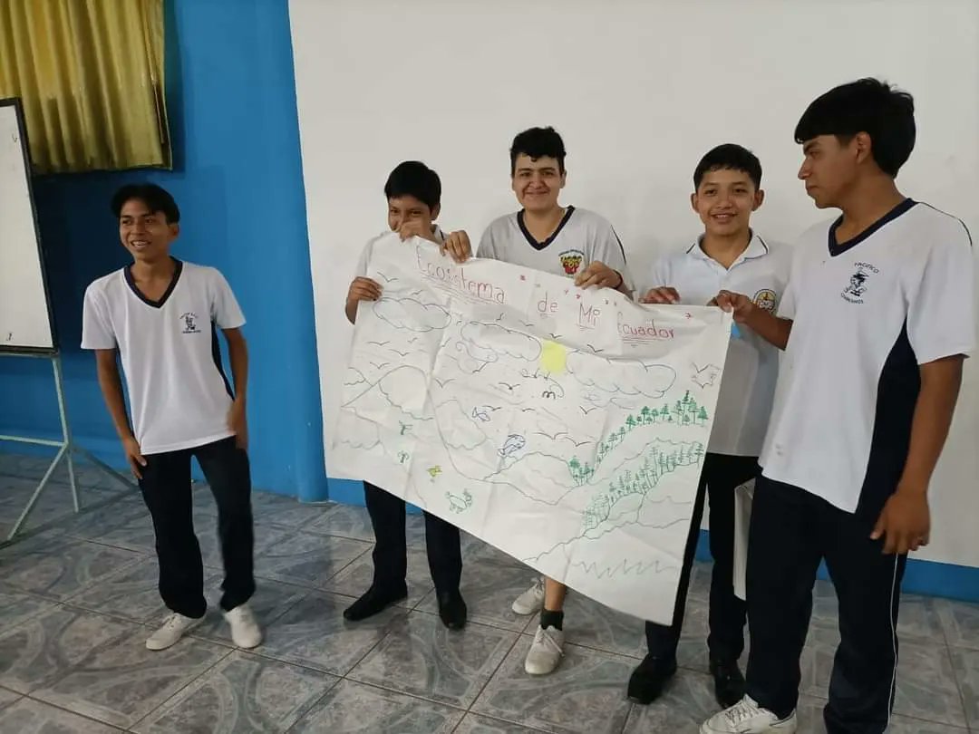 #Ecuador Si è concluso il IV laboratorio del ciclo base di educazione ambientale realizzato all'Unità Educativa 'Pacifico Cembranos', nell'ambito del progetto 'Alleati per la Casa Comune'. È finanziato dalla @UCSCEI con il Vicariato Apostolico di San Miguel de Sucumbios.