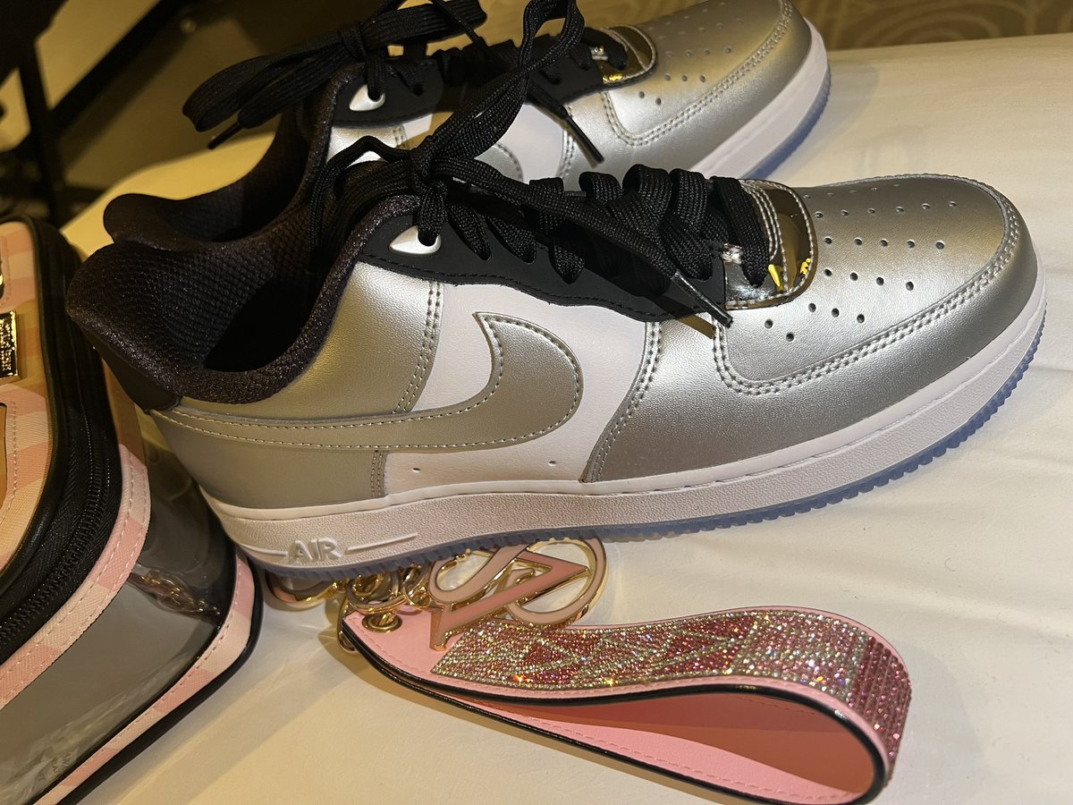 GirlyBella tweet media