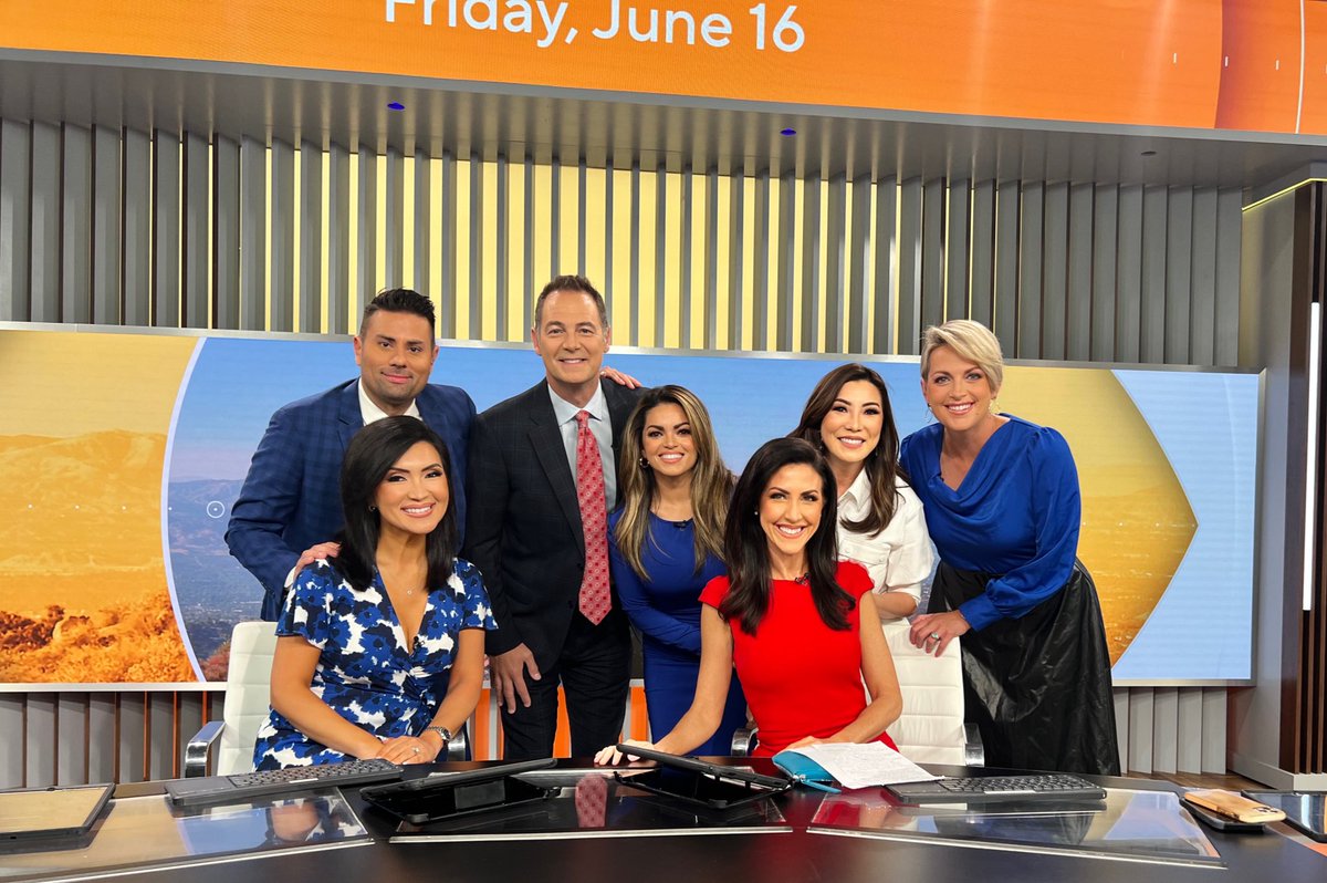 It’s Friday and the weather will improve this weekend. I hope you all have a fantastic weekend! ❤️🤍💙 love this team! @kcalnews