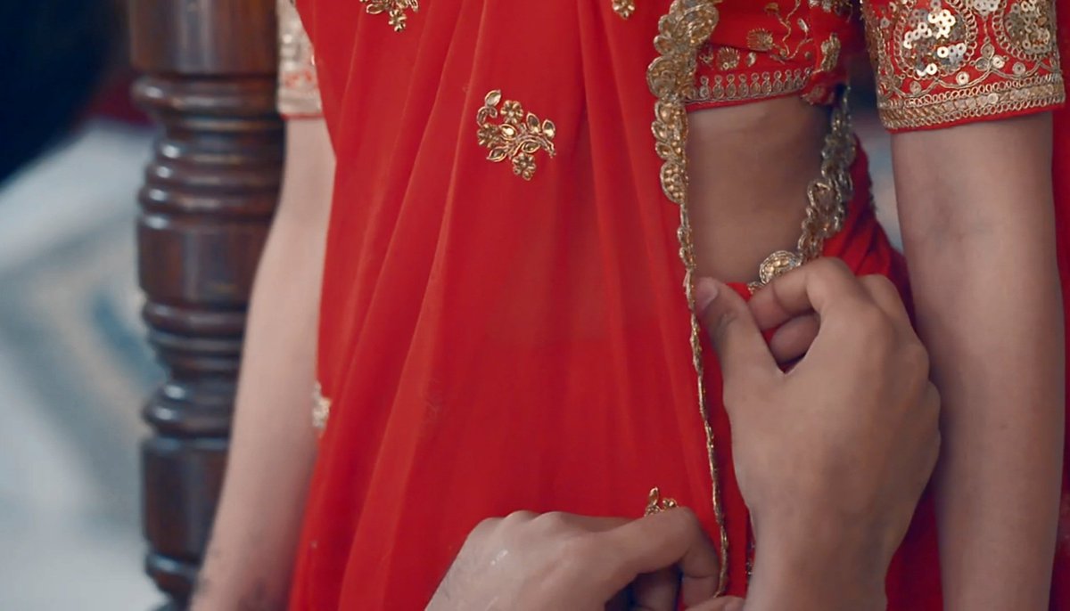 AnishaS_tweets's tweet photo. Let's focus on his hands. 🌚🔥

#AshiSingh | #ShagunPandey | #MeetOnZee https://t.co/UhKjF2htuq