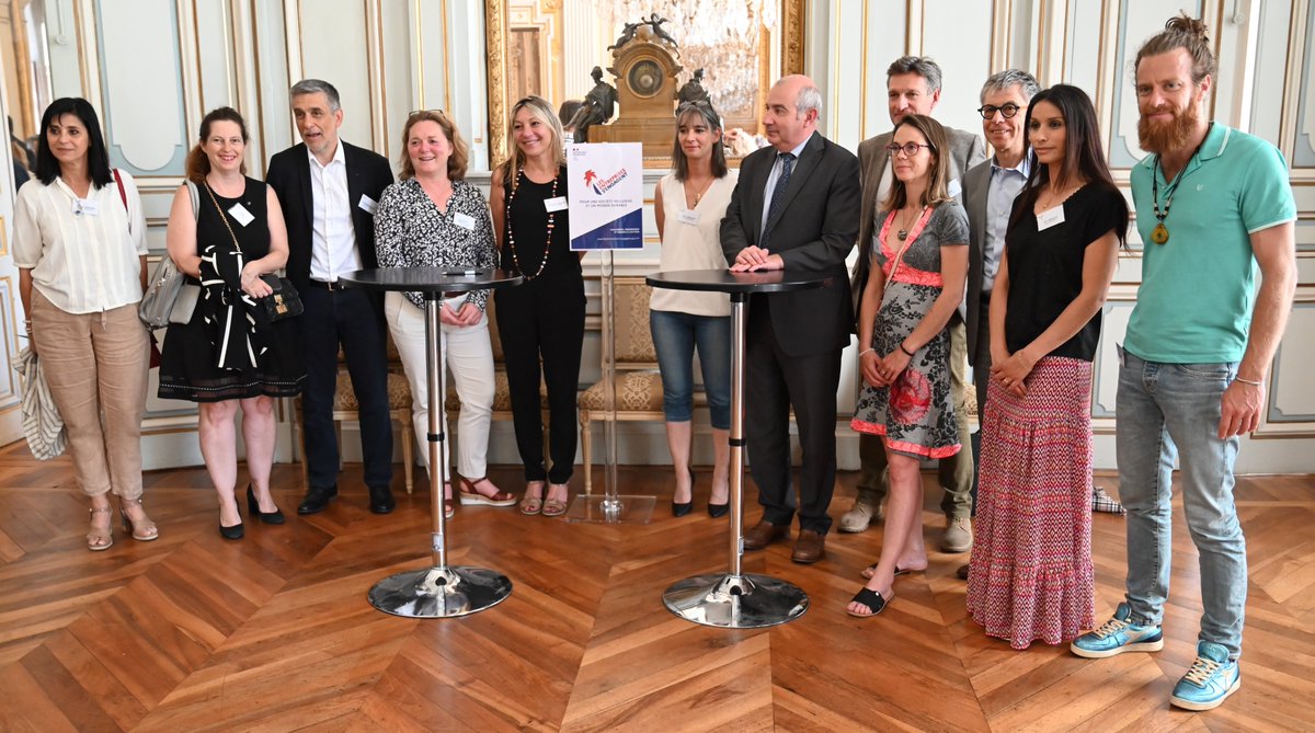 Prefet38's tweet photo. #emploi | Le club de l'#Isère "Les entreprises s'engagent" accueille 12 nouveaux adhérents et un nouveau leader @EsquerreXavier
Laurent Prévost @Prefet38 salue leur implication pour accompagner et faciliter l'accès à l’#emploi des publics les plus éloignés et fragiles. #inclusion https://t.co/hTaqtQFkYk