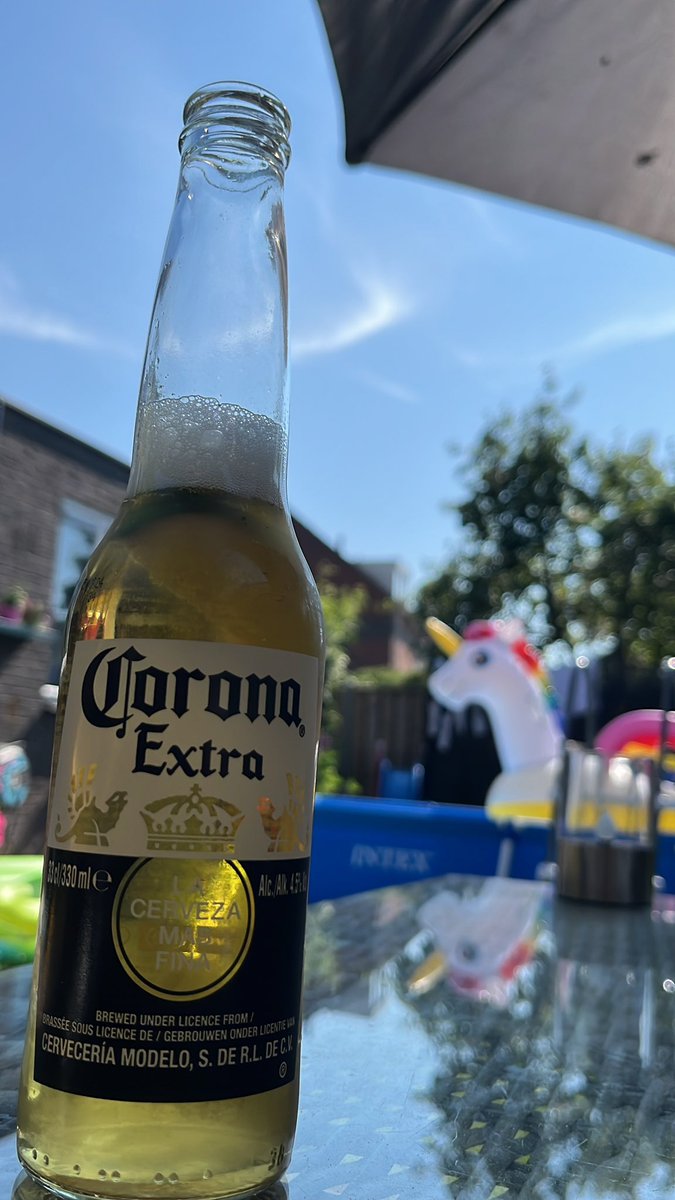 delute24's tweet photo. Weekend! Dan is de warmte ineens een stuk minder irritant 🍻 https://t.co/MhJA6lE1GT