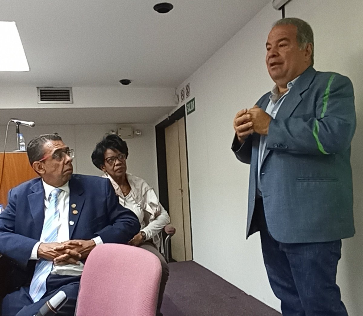 UCVSadpro's tweet photo. Esta mañana, dimos la Bienvenida a la nueva cohorte XIV de nuestro #Diplomado
#Aletheia, su primera clase inaugural estuvo a cargo del Profesor Dr. Mariano Fernández @mferna sobre el tema #InteligenciaArtificial en el ámbito educativo #UCV #SADPRO #FormacionDocente https://t.co/6rSp7y8TgJ