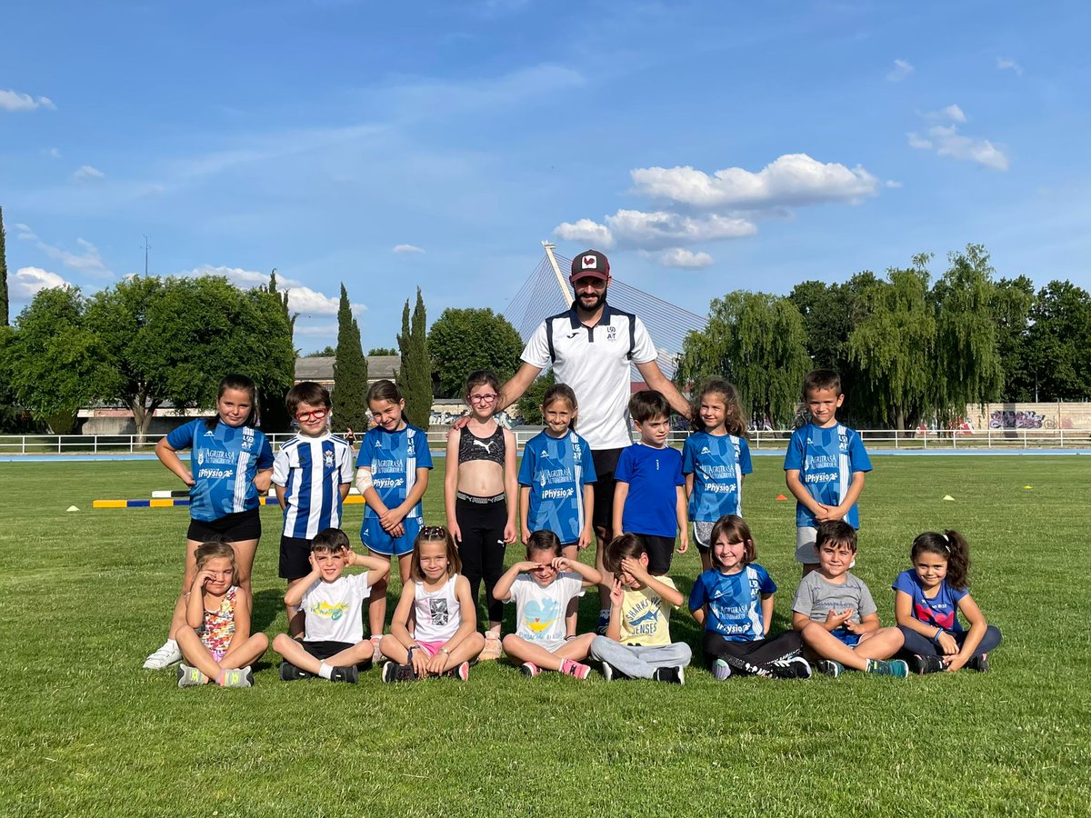 udat_talavera's tweet photo. 🥳FIESTA FIN DE TEMPORADA 2023

Gran jornada de despedida en la pista para todos los integrantes de UDAT.

📷Fotos en https://t.co/rs0scgiJYO https://t.co/h6PDLyCnBY