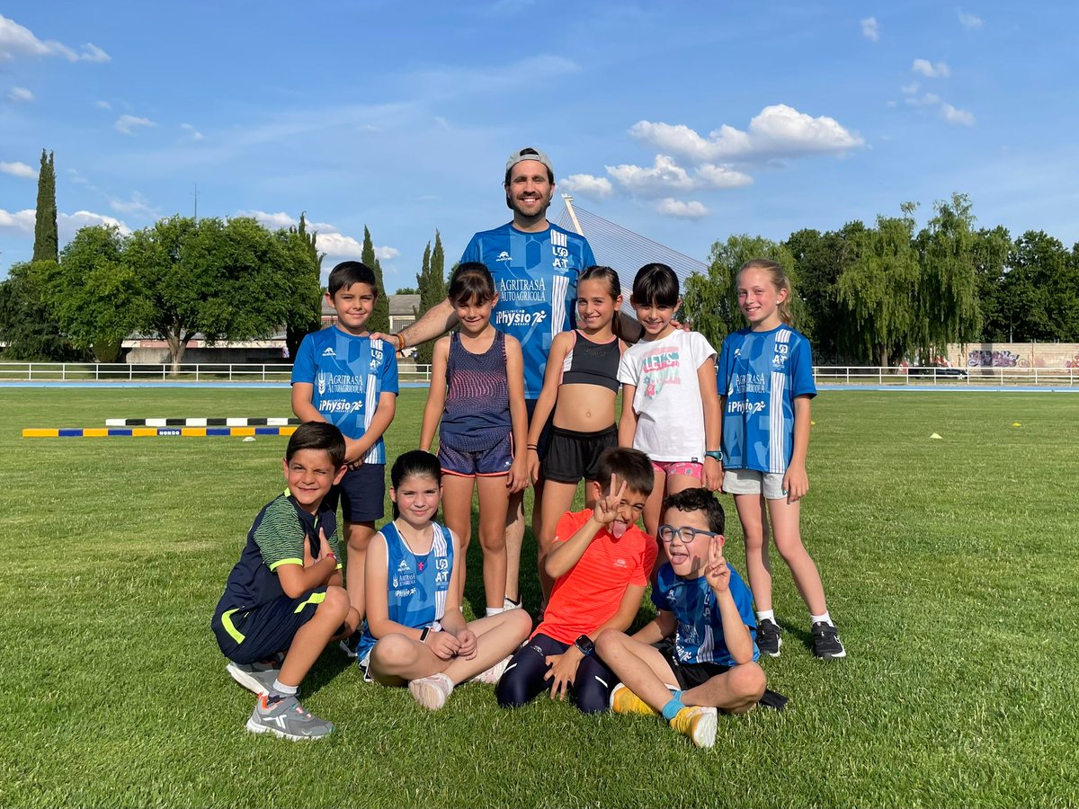 udat_talavera's tweet photo. 🥳FIESTA FIN DE TEMPORADA 2023

Gran jornada de despedida en la pista para todos los integrantes de UDAT.

📷Fotos en https://t.co/rs0scgiJYO https://t.co/h6PDLyCnBY