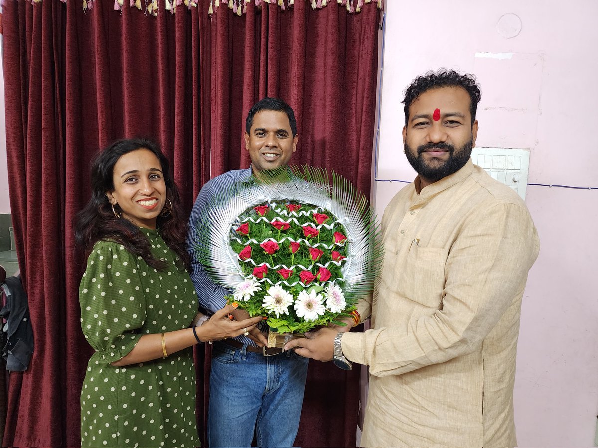 एक सुखद मुलाकात अमेरिका में हमारे छत्तीसगढ़ का मान सम्मान एवं गौरव बढ़ाने वाले श्री <a href="/Ganeshkkar/">Ganesh Kar</a> जी एवं <a href="/SaraogiDeepali/">Deepali Saraogi</a> जी से जो की <a href="/NACHA_CG/">NACHA</a> North America Chhattisgarh Association /NRI Association of CG के फाउंडर एवं एक्जीक्यूटिव प्रेसिडेंट है.
उनके निवास रायपुर में भेंट किया..