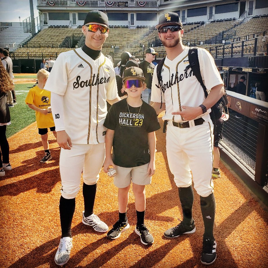 Still the BEST picture of the 2023 season!! I would say we definitely had a Dickerson/Hall season 👏🏻
SMTTT 🦅⚾️