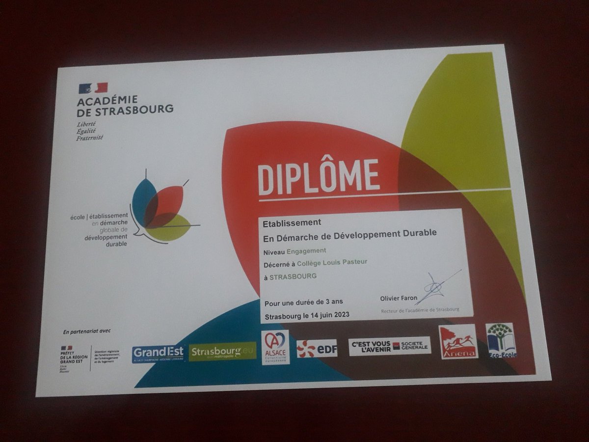 Et voilà ! Notre engagement est reconnu ! Et maintenant,  on continue,  on s'investit collectivement,  encore plus fort ! #E3D
<a href="/acstrasbourg/">Académie Strasbourg</a> @DaacStrasbourg