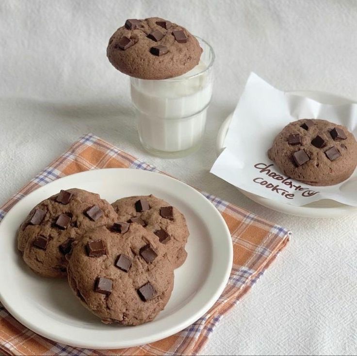 craving cookies 🍪
