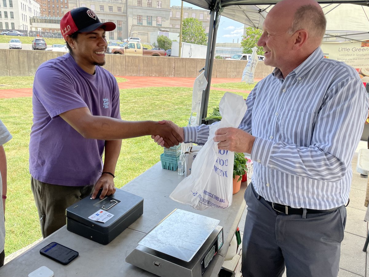 VaAgriculture's tweet photo. It's not only #VirginiaAgWeek; it's #FreshVeggiesDay! Hop over to your local Farmers Market & grab some fresh #VirginiaGrown veggies. @VaAgComm got a head start at the @OnTheSquareVA Farmers Market. Thanks to Little Green Farm for the delicious Cherokee Purple Tomatoes. https://t.co/7EB3ZpbvRI