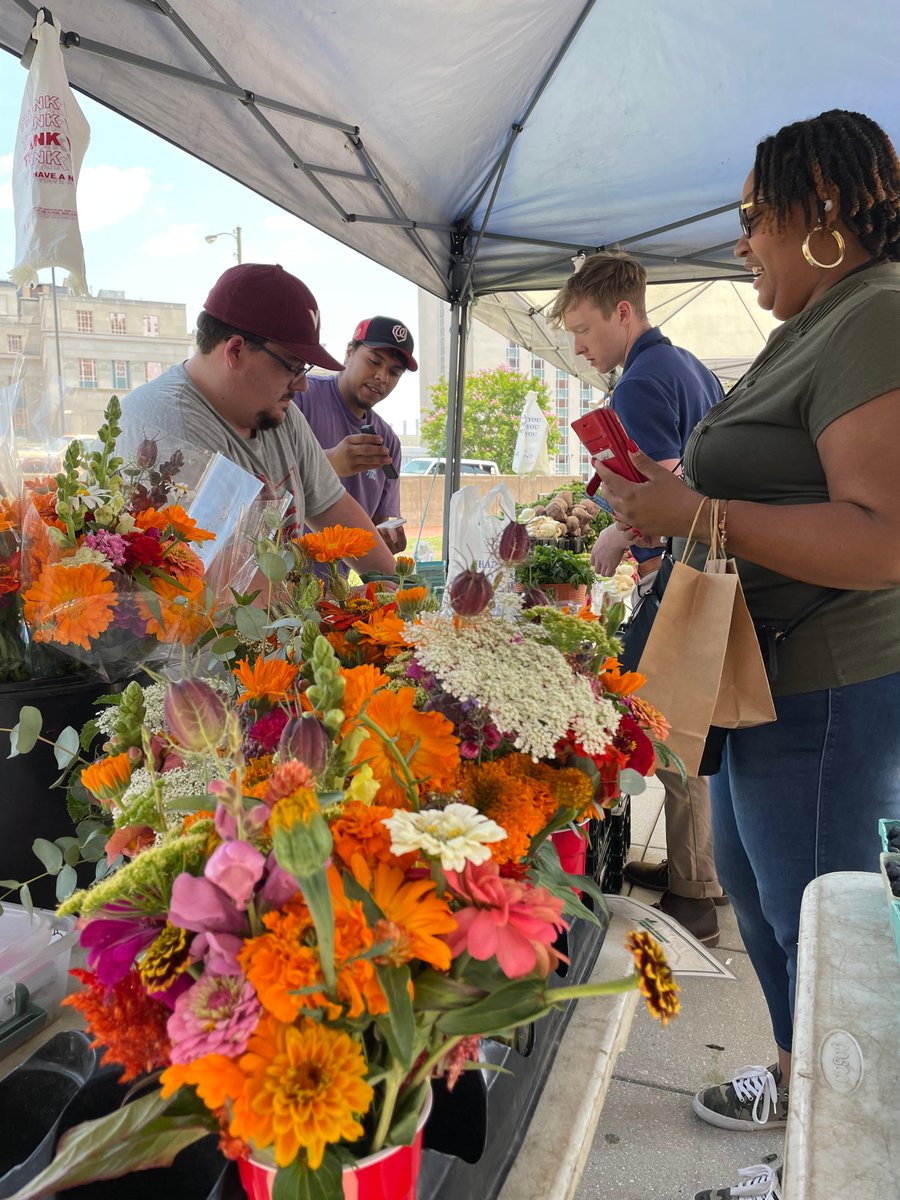 VaAgriculture's tweet photo. It's not only #VirginiaAgWeek; it's #FreshVeggiesDay! Hop over to your local Farmers Market & grab some fresh #VirginiaGrown veggies. @VaAgComm got a head start at the @OnTheSquareVA Farmers Market. Thanks to Little Green Farm for the delicious Cherokee Purple Tomatoes. https://t.co/7EB3ZpbvRI